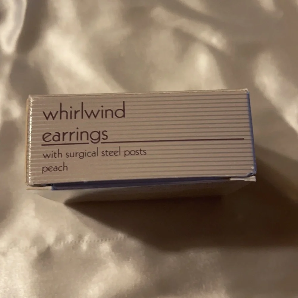 Avon (1989) Vintage Whirlwind Earrings - Peach